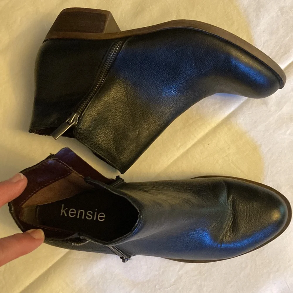 Kensie 10M Gabriella Black All Leather Upper Ankle Bootie zips on both sides
